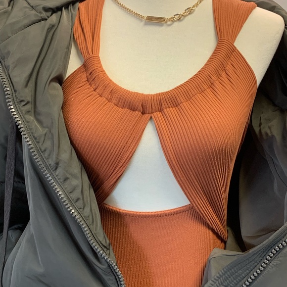 Endless Blu Tops - Ultra flattering ribbed knit bodysuit! 🧡